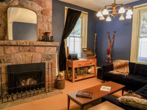 The Saucy Willow Inn and Cottages