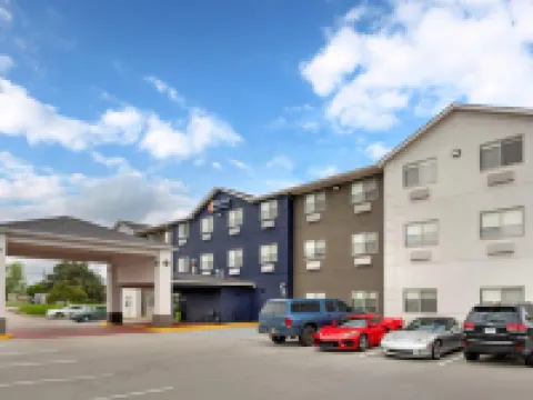 Comfort Inn & Suites North Greenfield Hotels in Greenfield