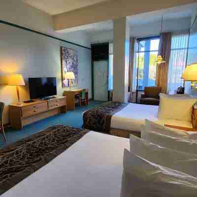 The Cedars Inn Hotel & Convention Centre Rooms