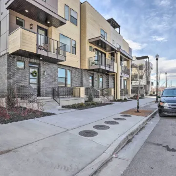 Chic & Sunny Provo Townhome w/ Rooftop Deck!