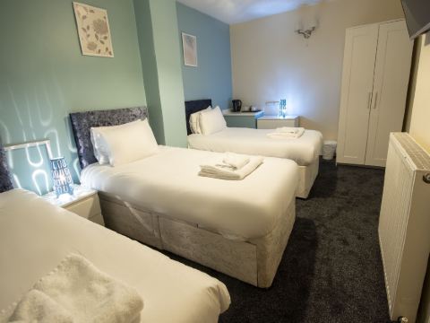 Irvine Riverside Guesthouse