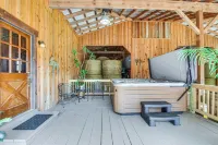 Converted Barn Couple's Oasis Near Tallulah Gorge - parking