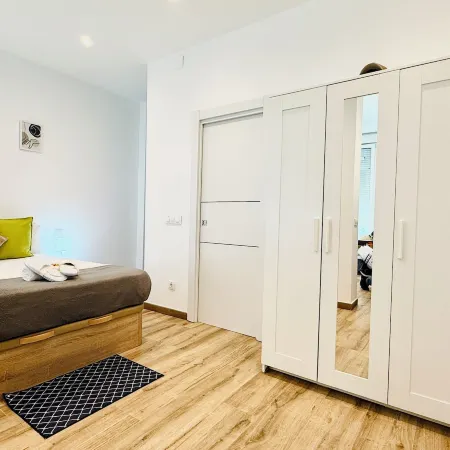 Naffah Apartments I Отели рядом с достопримечательностью «Станция Santa Eugenia »