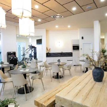 Collection View Free Spa & Padel