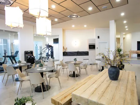 Collection View Free Spa & Padel