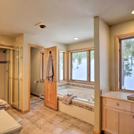 Grand Fraser Escape w/ Private Deck & Hot Tub