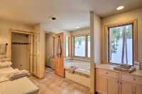 Grand Fraser Escape w/ Private Deck & Hot Tub - 3 estrellas