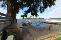 House by the lake with access Hotels in Zeuthen