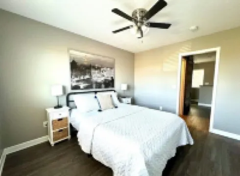 "Lil' Castle Pines" - Cozy 1-bedroom loft in quiet neighborhood!