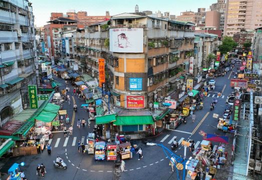 2. 후이이 호텔-용..