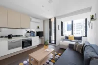 Cozy & Modern Studio Right Next to Southern Cross