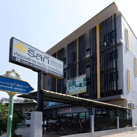 Riski Residence Bangbuathong Отели рядом с достопримечательностью «Торговый центр Central Plaza WestGate»