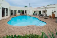 President Lodge - Pool