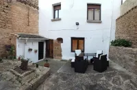 Comfortable stone house, near Pamplona and 100 m from the medieval enclosure