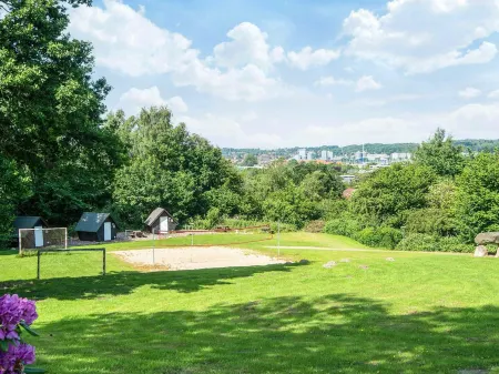 Great Cabin in Camping Resort Отели в г. Обенро