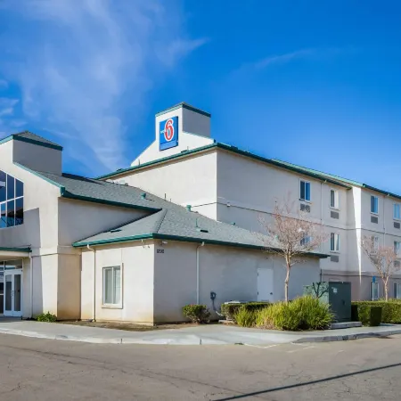 Howard Johnson by Wyndham Lemoore