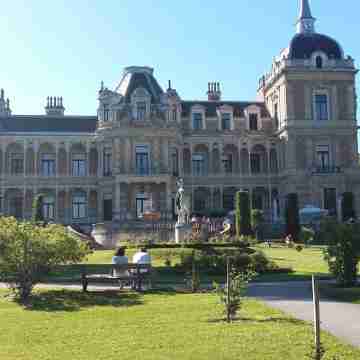 Westend City Hostel Hotel Exterior