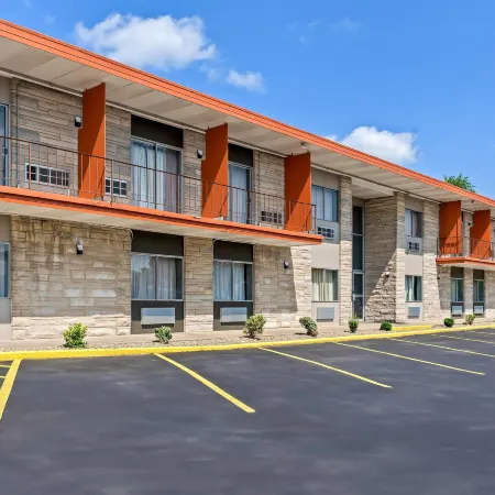 Travelodge by Wyndham Bloomington