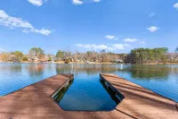 Waking Up Norman Lakefront Getaway, Fire Pit & Lake Views