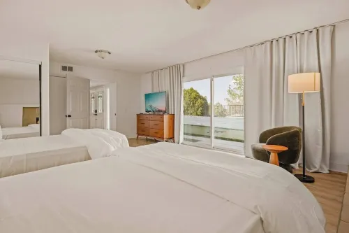 5BR Fun Haven: Pool, Mini Golf, Movie, Gameroom