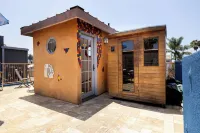 Artistic Venice Beach Canals Studio w/Rooftop & Sauna!