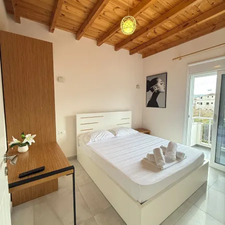 Maison Apartments