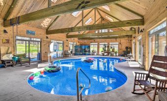 Raccoon River Retreat: Indoor Pool & Outdoor Fun!