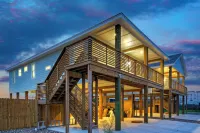 Swinging Easy by Avantstay Private Pool Firepit Balcony