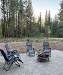 Cozy New Cabin. Walking distance to wedding venue, Chalet View Lodge!
