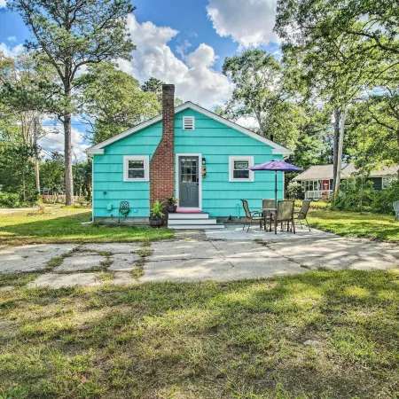 Coastal Comfort Near the Bay! Buttermilk Cottage
