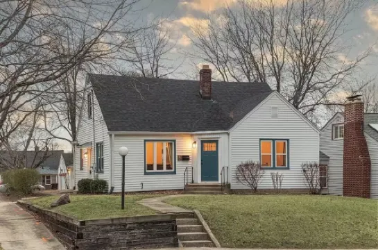Charming 3-bedroom house with WiFi, AC in amazing Rockford