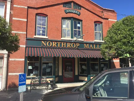 Great home for the working traveler. Short term or long term is welcome.