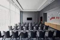 Live by Loews - St.Louis - Business