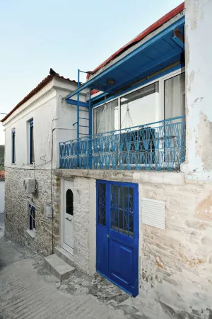 Charming Samos Escape With Jacuzzi and Private Balcony Отели в г. Самос