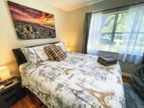 Very Clean, Spacious, & Quiet Home Near Beaches 米爾頓酒店