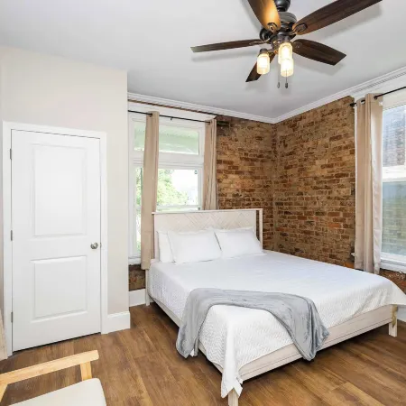 Ludlow Lodge w/ City Views