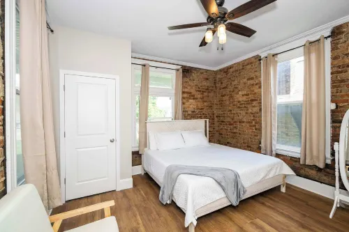 Ludlow Lodge w/ City Views