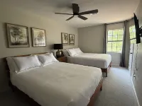 Lakeview Lounge Group-friendly Near Hefner LW Hotels in Warr Acres
