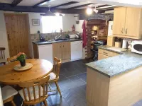 Upper Castlewright Cottage - spectacular views, historic gateway to Wales
