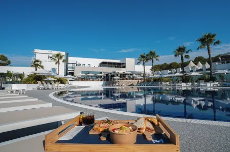 Mouratoglou Hotel & Resort Отели рядом с достопримечательностью «Fernand-Léger National Museum»