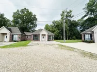 New Orleans Style Decor and Serene Setting - Spacious Tranquil Haven Hotels in Tangipahoa Parish