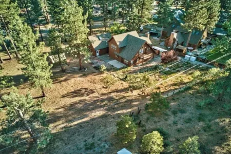Custom Home In The Lost Sierras w/ Pool Table