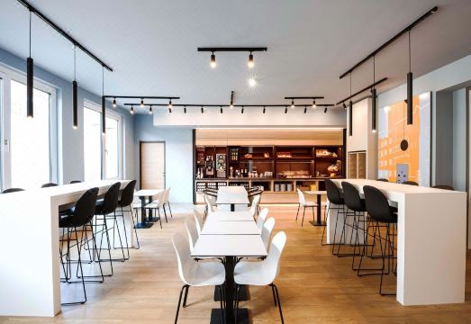 비엔나 호텔 내부 전경