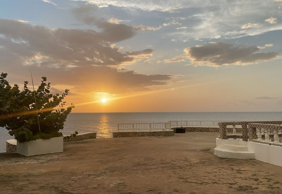 Hotel Kaisers Sunset Hotel -Adult Only -Negril, Leisure & Recreation, Beach