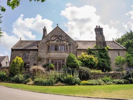 YHA Hartington Hall Отели в г. Веттон