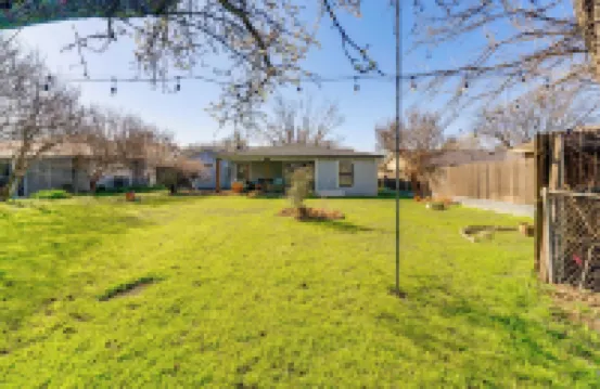Stylish Irving Retreat w/ Patio & Fire Pit