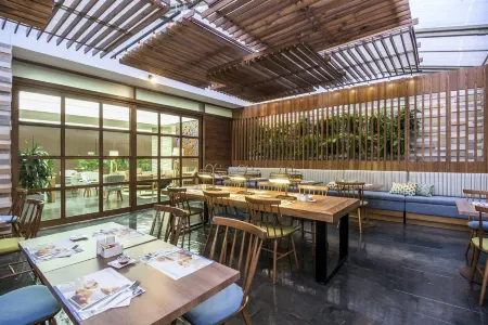 Holiday Inn Express Bogota - Parque la 93 Отели рядом с достопримечательностью «Carrera 7»