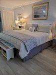 BEACH, POOL, SUNSETS in the Heart of Old Naples!