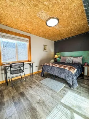 MY FLAT! Industrial 3 Bd with outdoor space!