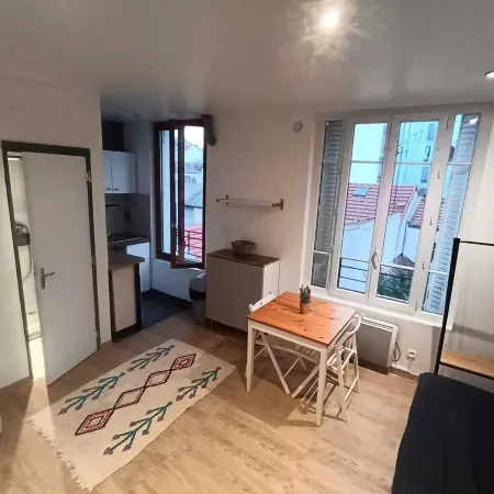 Studio Porte de Paris Отели в г. Баньоле